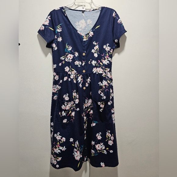 Button Floral Dress with Pockets, Large - Picture 2 of 7